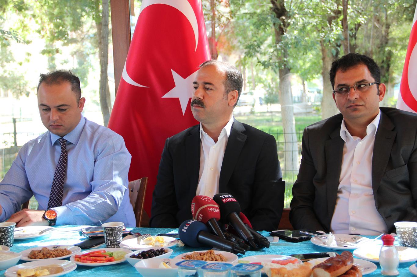 Van KHB basınla bir araya geldi Van KHB basınla bir araya geldi